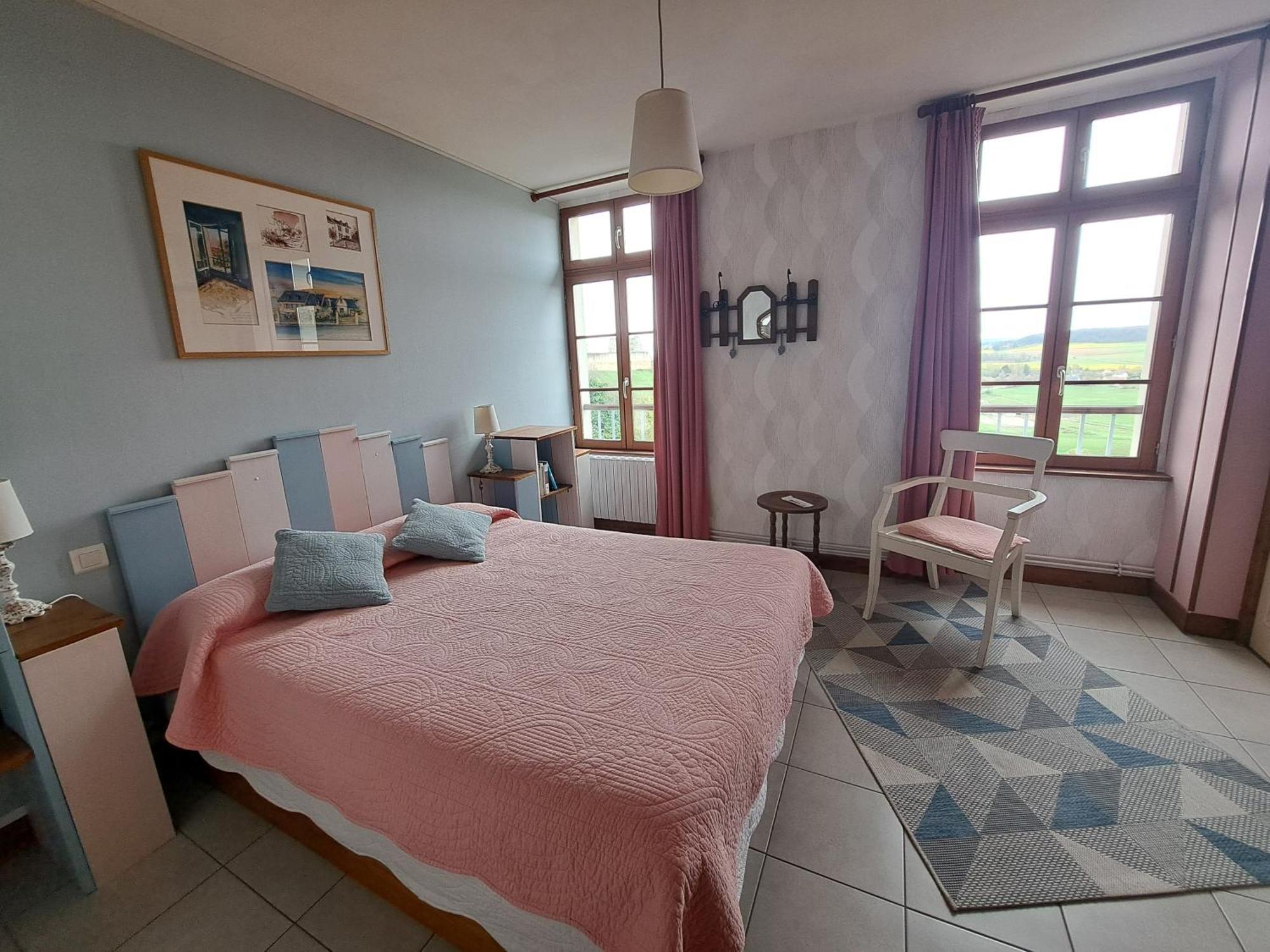 Location A Coucy Le Chateau ภายนอก รูปภาพ