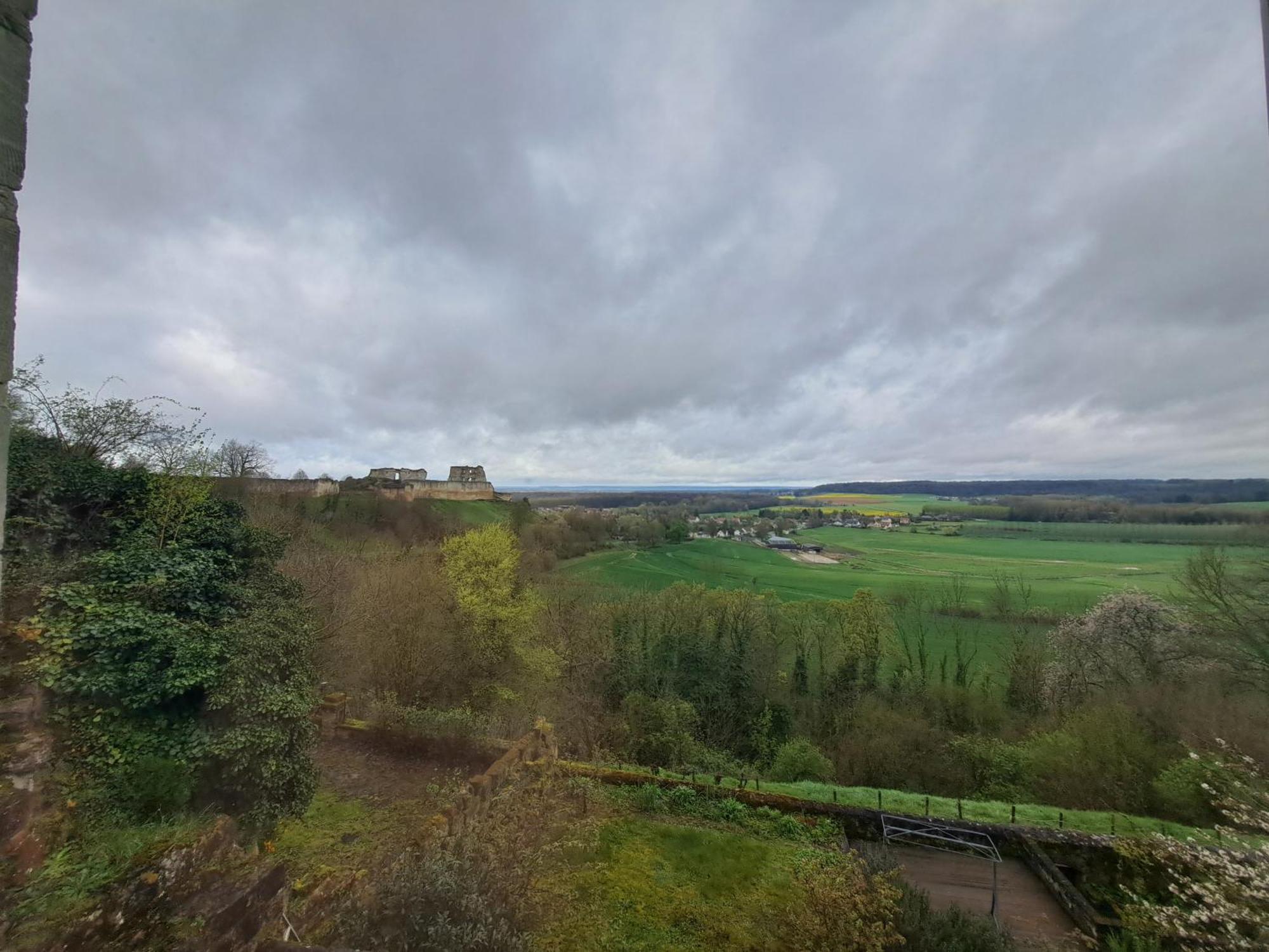 Location A Coucy Le Chateau ภายนอก รูปภาพ